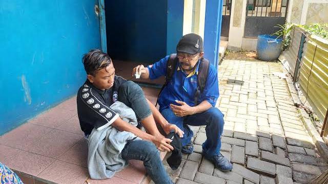 Rusdi diduga depresi akibat tragedi kanjuruhan dan memilih  bertahan di Stadion Kanjuruhan (Istimewa)