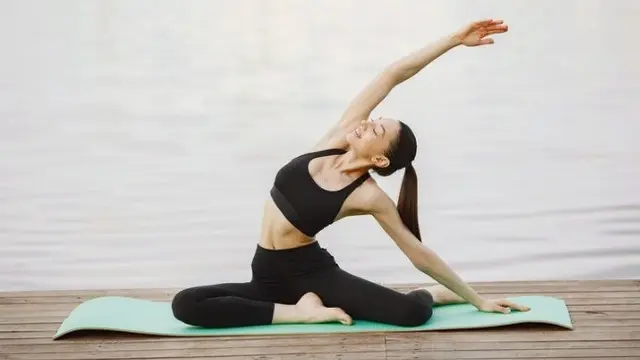 Olahraga yoga (Sumber: freepik.com/prostooleh)