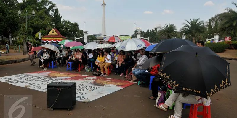 20150719-Di Bawah Terik Matahari, 2 Jemaat Gelar Kebaktian di Depan Istana-Jakarta 1
