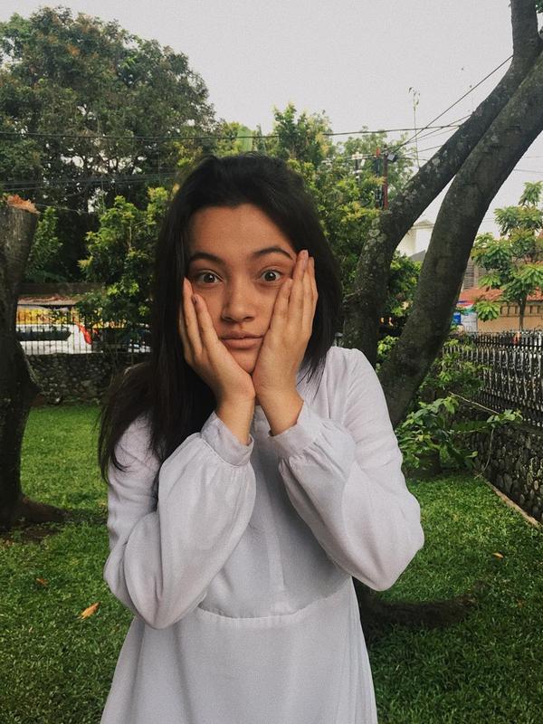 6 Potret Megan Domani Pamer Muka Bantal, Menawan Meski Baru Bangun Tidur (sumber: Instagram.com/megandomani1410)