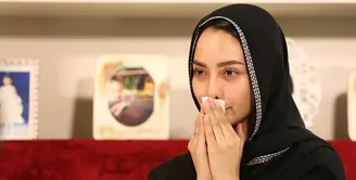 Ririn Ekawati berusaha ikhlas melepas kepergian suaminya, Fery Wijaya. Beberapa kali, ia mengusap air matanya ketika  berbincang dengan Bintang.com. Kemesraan begitu cepat berlalu membuatnya berat. (Bambang E. Ros/Bintang.com)