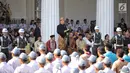 Presiden Joko Widodo saat memimpin langsung upacara Hari Lahir Pancasila di Gedung Pancasila, Jakarta Pusat, Jumat (1/6). Tema peringatan Hari lahir Pancasila tahun 2018 adalah “Kita Pancasila : Bersatu, Berbagi, Berprestasi”. (Liputan6.com/Faizal Fanani)