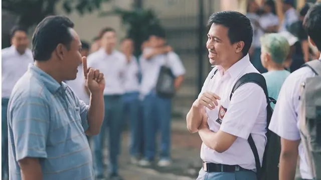Syuting Yowis Ben Series, Ini 6 Gaya Joshua Suherman saat Kembali Kenakan Seragam SMA