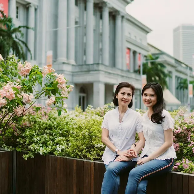 6 Pemotretan Felicia Tissue dan Ibunda di Hari Kartini, Kompak Pakai Kebaya