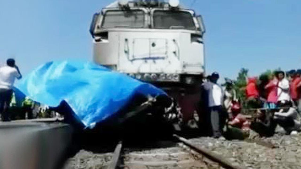 Avanza Ditabrak Kereta di Grobogan, 4 Orang Tewas Terbakar