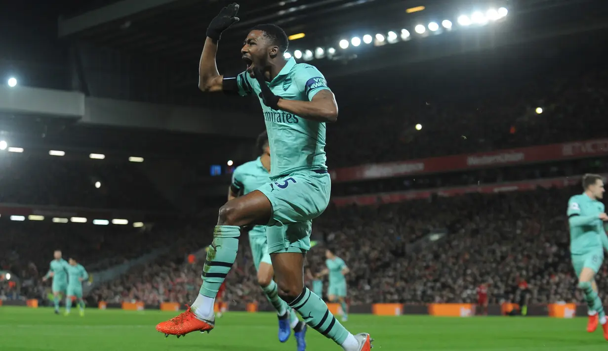 Pemain Arsenal, Ainsley Maitland-Niles berselebrasi usai mencetak gol ke gawang Liverpool pada lanjutan Liga Inggris di Anfield Stadium (29/12). Liverpool menang telak atas Arsenal 5-1. (AP Photo/Rui Vieira)