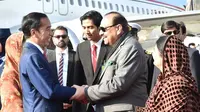 Jokowi Disambut Presiden Pakistan Mamnoon Hussain di Bandara Islamabad, Jumat (26/1/2018). (Biro Pers Kepresidenan)