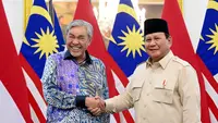 Presiden Prabowo Subianto menerima kunjungan kehormatan Wakil PM Malaysia, Dato' Seri Ahmad Zahid bin Hamidi di Istana Merdeka, Jakarta, Selasa 22 April 2025. (Foto: Muchlis Jr - Biro Pers Sekretariat Presiden)