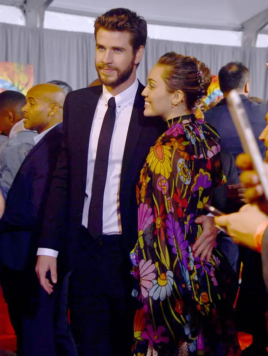 Melansir Ace Showbiz, Daily Mail mewartakan bahwa Miley dan Liam telah menikah sejak enam bulan lalu, tepatnya di bulan April 2017. Menurut sumber terpercaya, upacara pernikahan digelar secara intim. (AFP/Rich Polk)