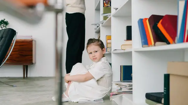 Anak Menolak Sekolah Terus-Menerus? Kenali Dulu Akar Penyebabnya Sebelum Langsung Memarahinya
