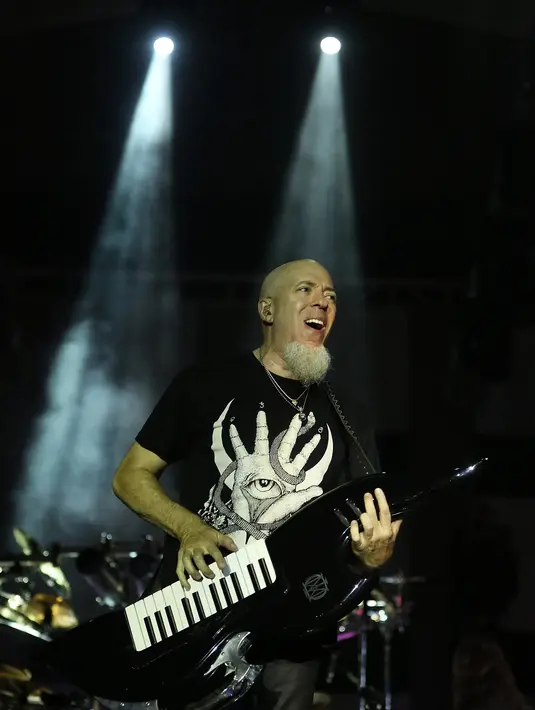 Band metal Dream Theater ketiga kalinya menyambangi Tanah Air. Kedatangannya kali ini menjadi bintang utama gelaran musik rock di Yogyakarta tersebut. JogjaROCKarta: International Rock Music Festival digelar dua hari. (Bambang E. Ros/Bintang.com)