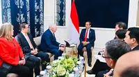 Dalam kunjungannya di Washington DC, Amerika Serikat, Presiden Joko Widodo (Jokowi) bertemu dengan Chairman Freeport McMoRan, Ricard Adkerson. (dok: Setpres)