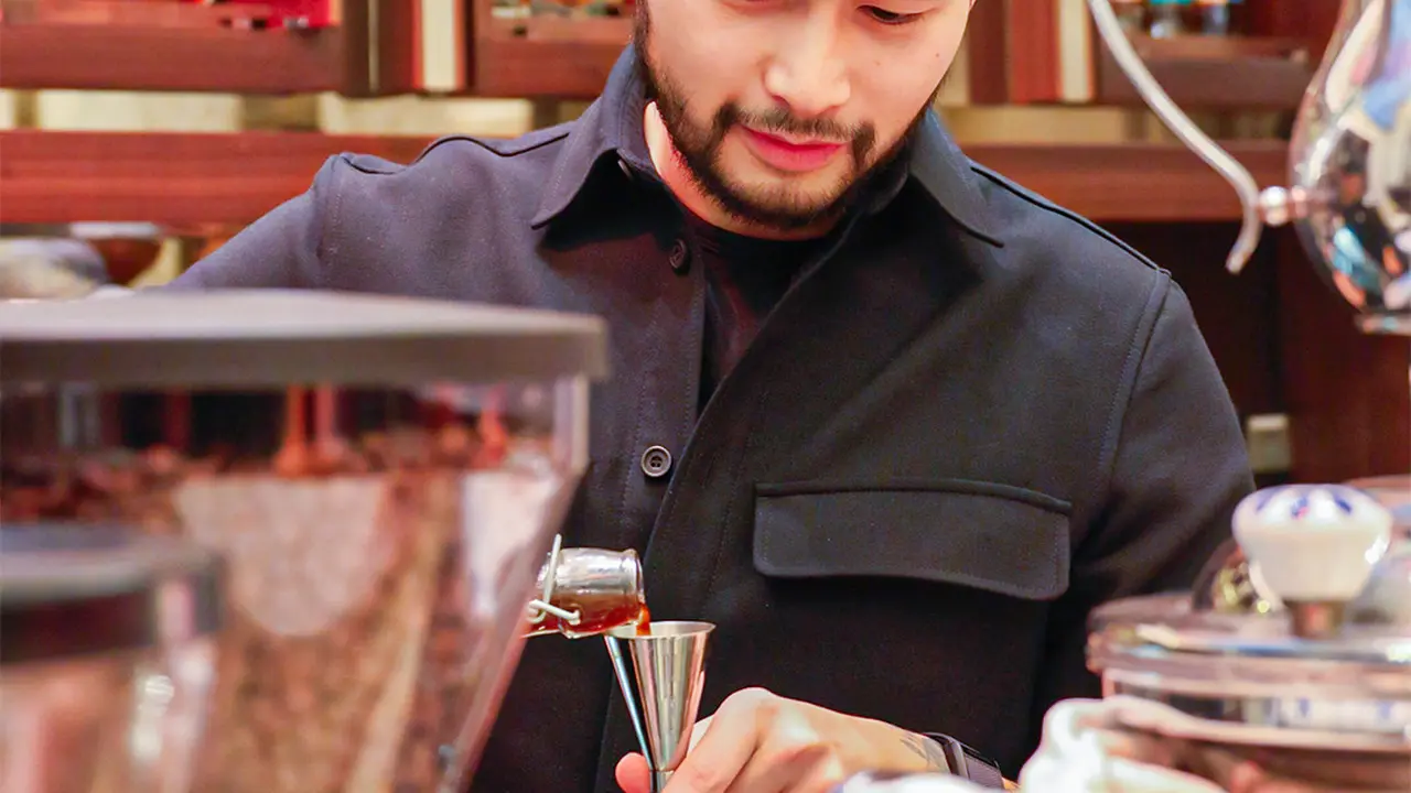 Sensasi Unik Ngopi dengan Konsep Omakase Racikan Juara Barista Dunia Mikael Jasin