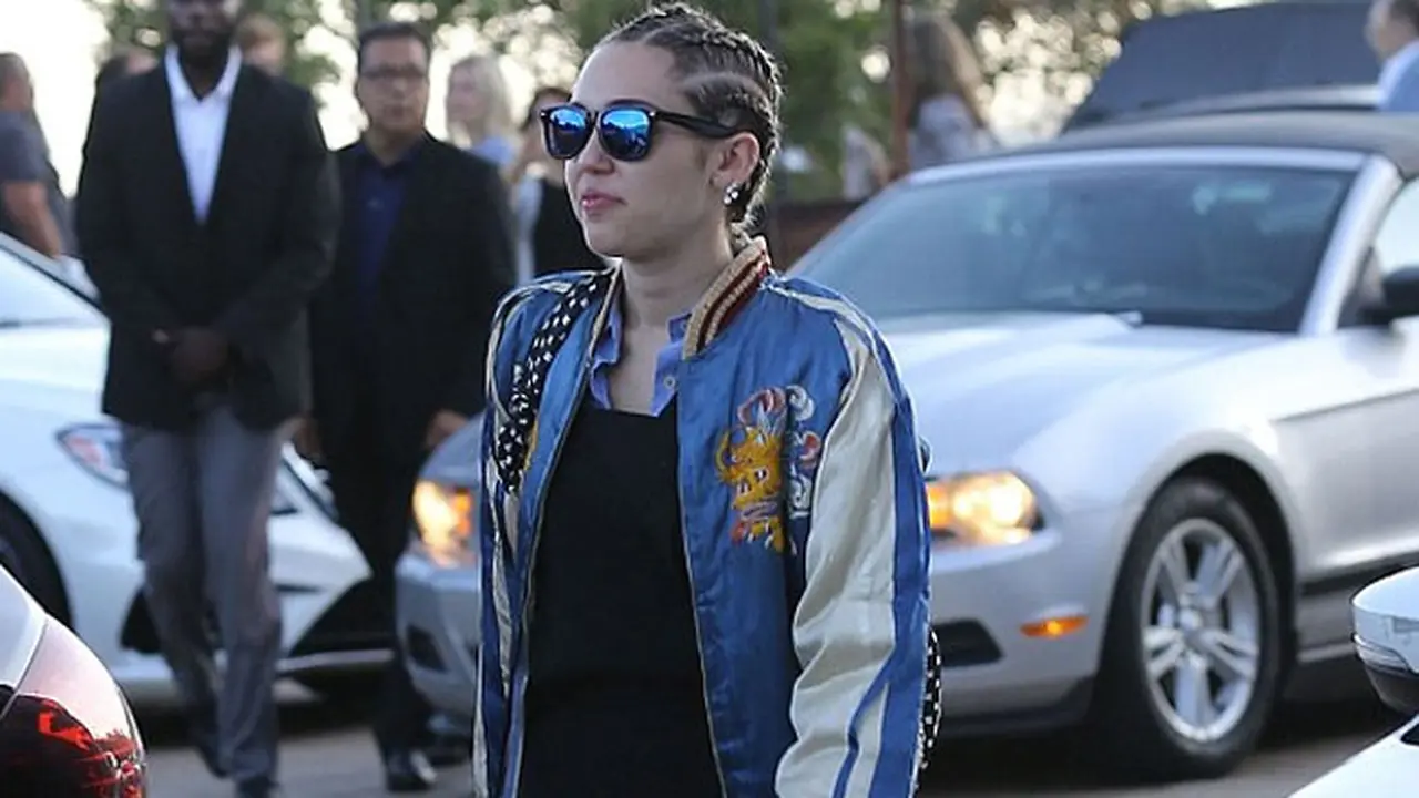 [Bintang] Miley Cyrus