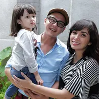 Ussy Sulistiawati kini tengah mengandung anak keempatnya. Kini, usia kandungan yang memasuki usia enam bulan. Ia juga sedang menikmati masa kehamilannya kali ini. (Bambang E. Ros/Bintang.com)