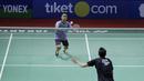Tunggal putra Indonesia, Anthony Sinisuka Ginting, saat melawan wakil Belanda, Mark Caljouw, pada Indonesia Open di Istora Senayan, Rabu, (4/7/2018). Anthony Ginting menang 21-9, 21-17. (Bola.com/M Iqbal Ichsan)