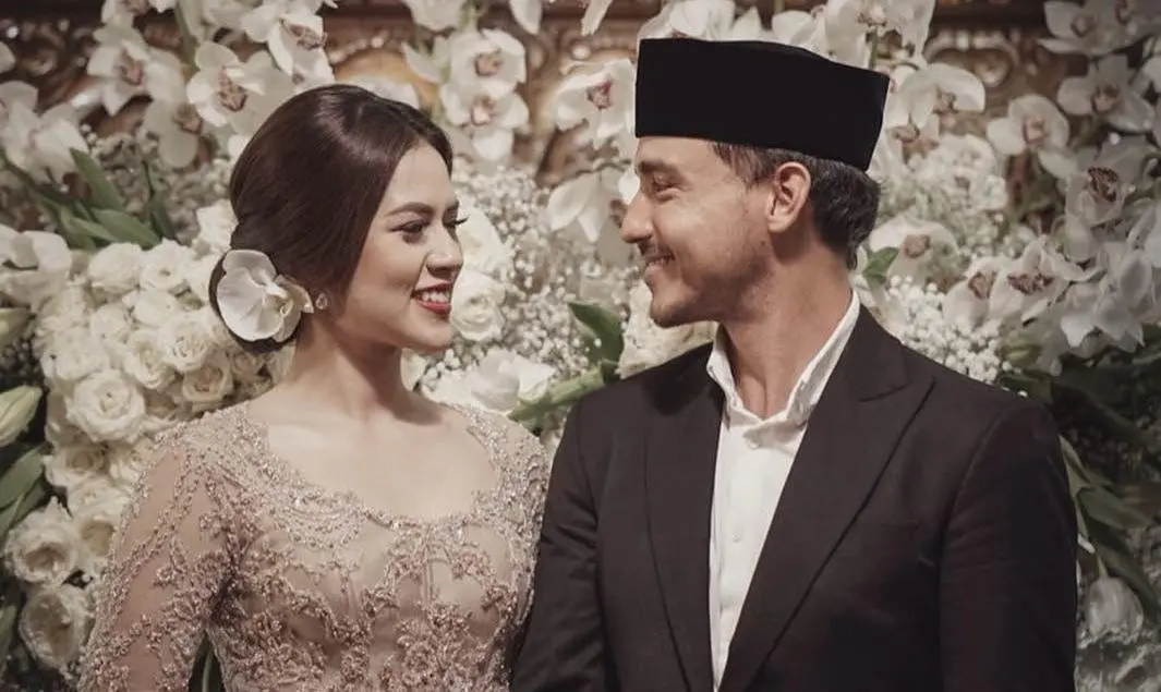 Raisa dan Hamish Daud jalani prosesi adat sunda sebelum menikah [foto: instagram/bridestory]