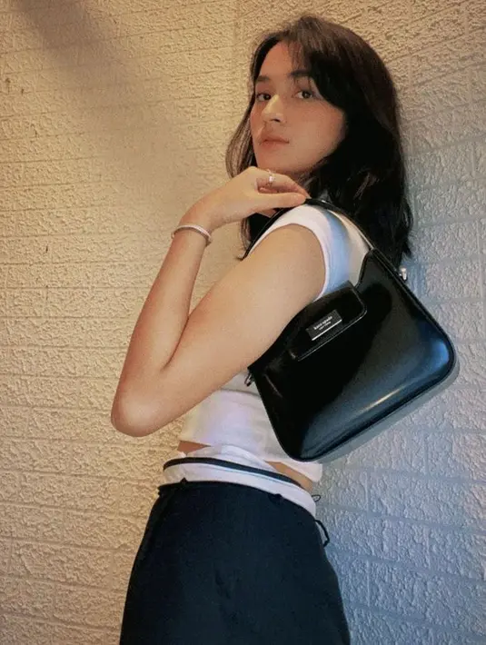 <p>Setelah dua tahun menikah, Jeanneta dan Ardhito dikaruniai seorang buah hati. [Foto: instagram.com @jeannetasfdl]</p>