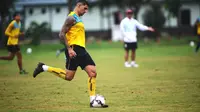 Arthur Cunha Da Rocha saat latihan bersama Arema FC (Foto: Rana Adwa/Liputan6.com)