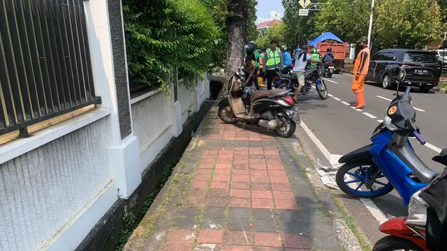 Terserempet Mobil, Pengemudi Ojol Tewas