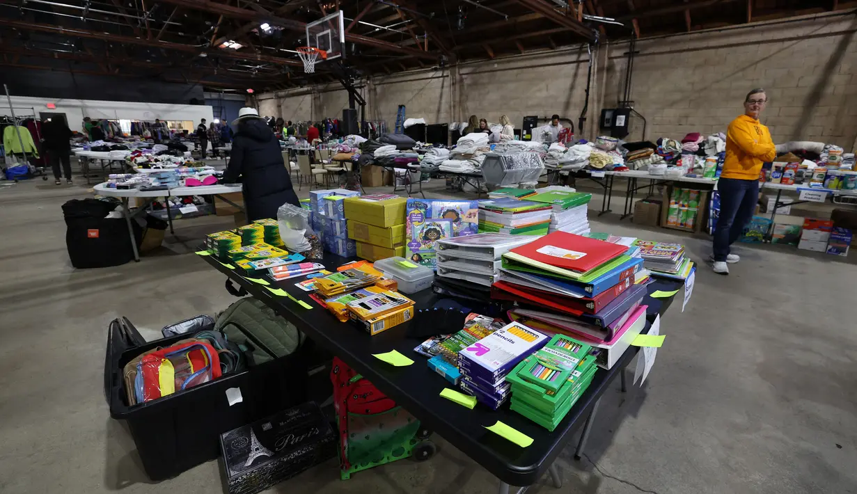 Sedikitnya 16 orang terkonfirmasi tewas akibat kebakaran yang melanda kota Los Angeles. (VALERIE MACON/AFP)