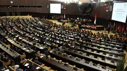 Suasana saat berlangsungnya Konferensi Parlemen Asia Afrika di Gedung Nusantara, Jakarta, Kamis (23/4/2015). KPAA bertema Penguatan Peran Parlemen Selatan-Selatan untuk Kemakmuran dan Perdamaian Dunia. (Liputan6.com/Andrian M Tunay)