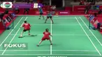 Kejar mengejar angka terjadi sejak game pertama yang dimenangkan pasangan Indonesia 21-19.