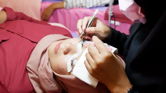 Ekstensi Bulu Mata