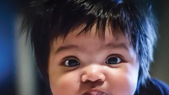[Bintang] Cuteness Overload! 10 Bayi Terlahir dengan Rambut Lebat