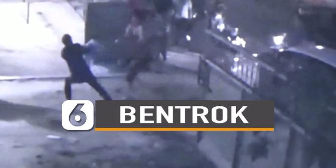 VIDEO: Bentrok Penyerangan Rumah Pegiat Media Sosial