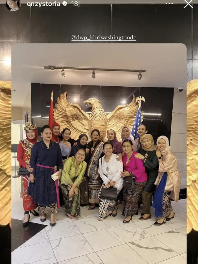 6  Potret Enzy Storia dalam Indonesia Fashion Night di Washington, Tampil Pakai Songket