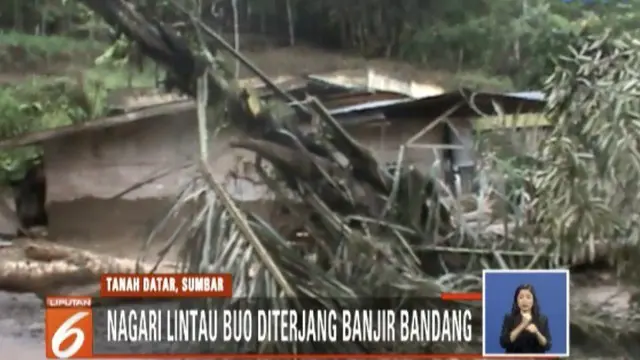 Satu keluarga yang berada dalam satu rumah terbawa arus sungai yang deras. Lima keluarga lainnya bisa bertahan meski mengalami cedera.