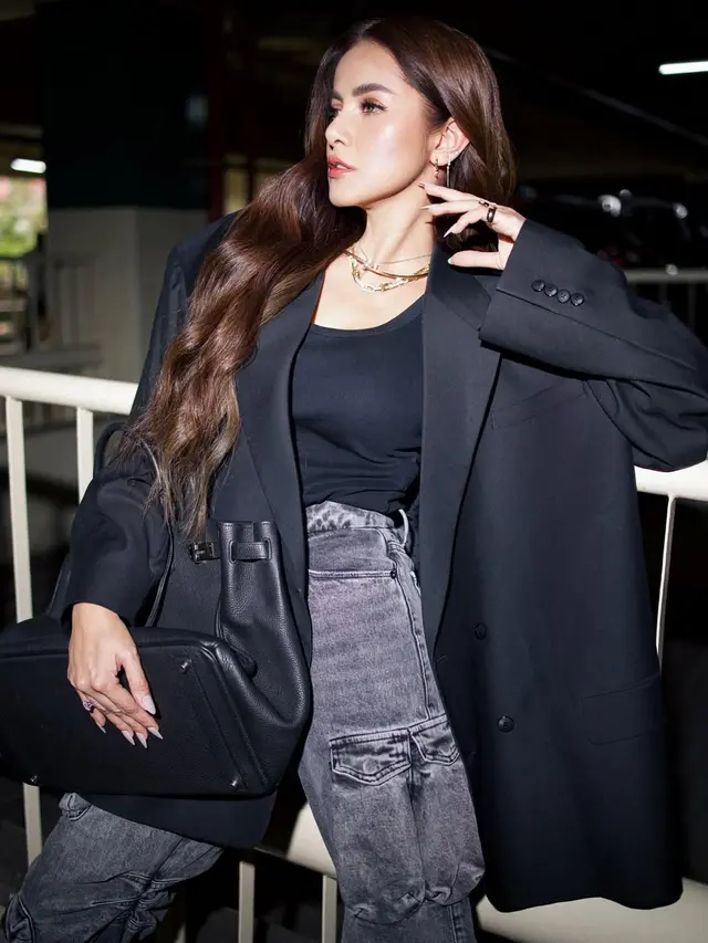 Blazer Olla Ramlan (Foto: Instagram @ollaramlan)