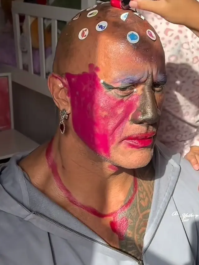 5 Potret Dwayne Johnson Pasrah Dirias Anak-Anaknya Sebelum Gym, dari Garang jadi Menggemaskan (credit: instagram.com/therock).