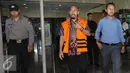 Anggota Komisi V DPR yang juga mantan Wakil Ketua DPP PAN Andi Taufan Tiro (ATT) usai diperiksa di Gedung KPK, Jakarta, Kamis (6/10). (Liputan6.com/Helmi Afandi)