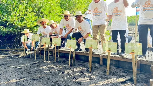Persatuan Perusahaan Realestat Indonesia (REI) melakukan penanaman 1.000 pohon.