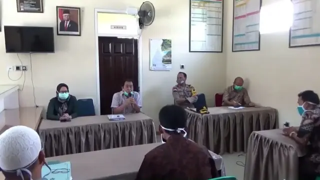 Bupati Banjarnegara, Budhi Sarwono saat mengklarifikasi tuduhan menolak bantuan provinsi. (Foto: Liputan6.com/Kominfo BNA)