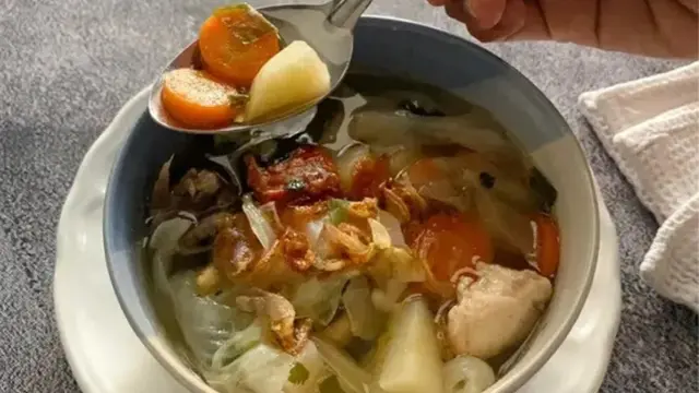 Resep sup ayam kuah bening. (dok. Cookpad @Pratiwi250796)