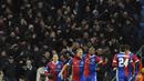 Para pemain FC Basel merayakan kemenangan atas Manchester City pada laga Liga Champions di Stadion Etihad, Rabu (7/3/2018). Manchester City takluk 1-2 dari FC Basel. (AFP/Rui Vieira)