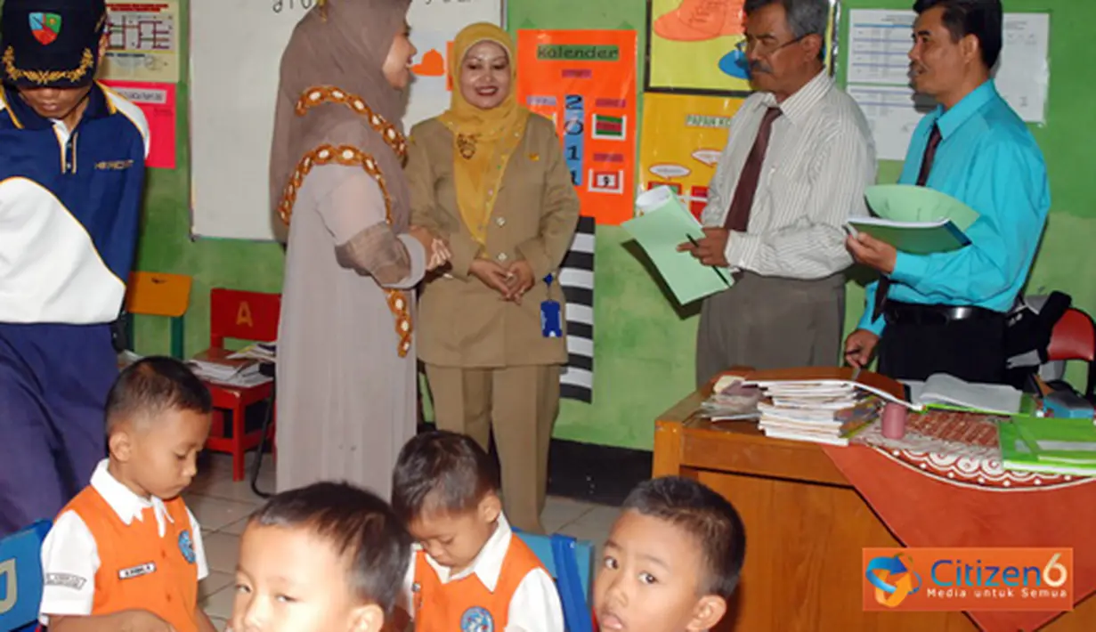Citizen6, Subang: Sekolah Taman Kanak-kanak (TK) Angkasa Lanud Suryadarma, Kalijati, Selasa (9/8) menjalani akreditasi sekolah dari Tim Asesor Kabupaten Subang. (Pengirim: Dodo)