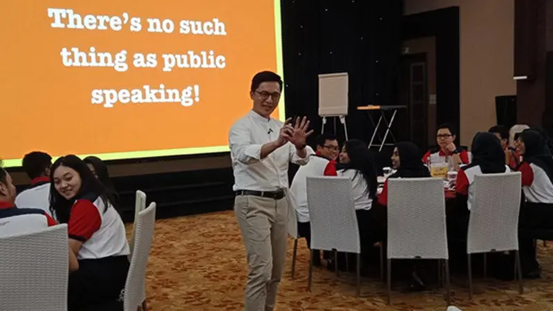 Belajar Public Speaking untuk Mengasah Leadership Bareng Riko Anggara