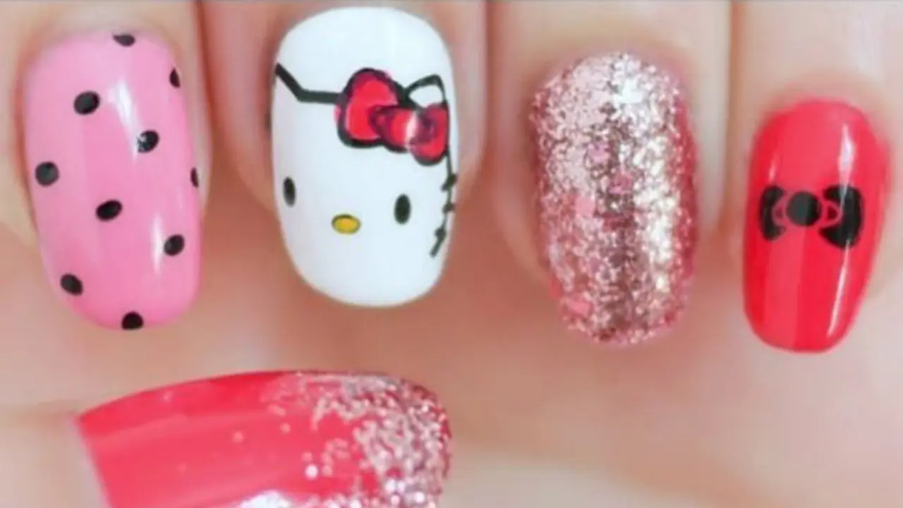 Hello Kitty Nail Art