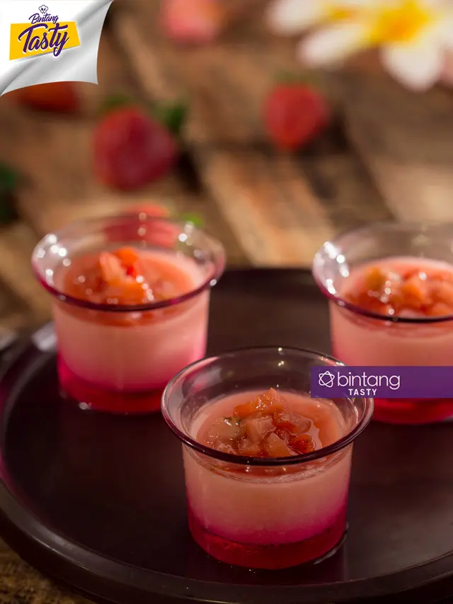 [Bintang] Bintang Tasty: Resep Strawberry Panna Cotta, Cemilan Manis yang Gampang Bikinnya