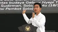 Wapres Gibran Rakabuming Raka memberikan sambutan di acara penutupan Sidang Raya ke-18 PGI di UKI Kabupaten Toraja Utara, Sulawesi Selatan, Rabu (13/11/2024). Dalam acara ini, Gibran sempat bercerita soal Kota Solo yang disebut sebagai cabang Tiongkok hingga antek China. (Foto: Istimewa)