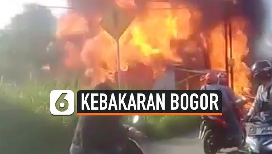 VIDEO: Kebakaran Pompa Bensin Mini Menyambar Rumah dan Motor
