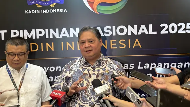 Menteri Koordinator Bidang Perekonomian Airlangga Hartarto dalam Rapimnas KADIN, di Park Hyatt, Jakarta, Senin (1/12/2025). (Liputan6.com/Tira)