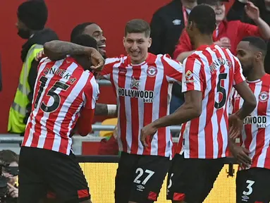 Brentford menjadi tim promosi terbaik musim ini di Liga Inggris. Meski cuma bersaing di papan tengah, nasib mereka lebih baik dibanding Norwich dan Watford yang berpeluang terdegradasi kembali. Dalam perjalanannya, Brentford sukses menang atas 5 klub mapan berikut. (AFP/Justin Tallis)