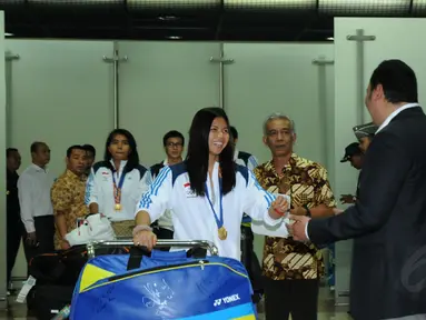 Usai berlaga di Asian Games 2014, tim bulutangkis Indonesia kembali ke tanah air dan tiba di Bandara Soekarno-Hatta pada Selasa, (30/9/2014). (Liputan6.com/Helmi Fithriansyah)