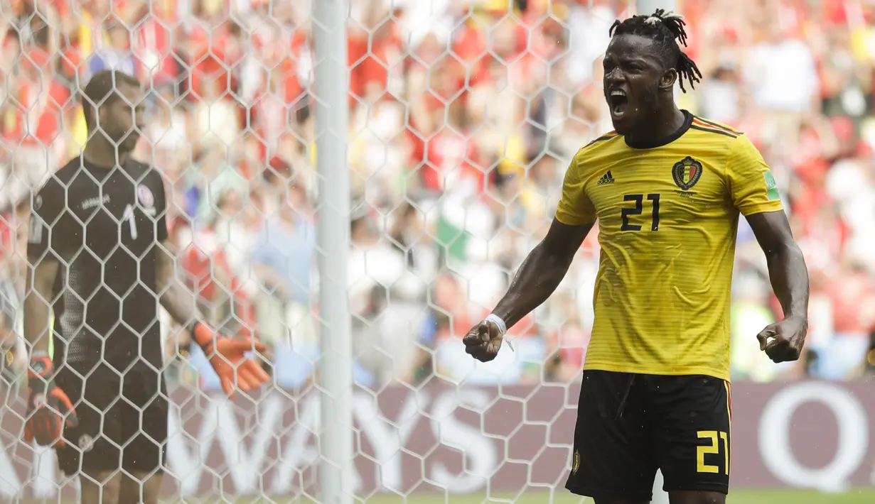 Striker Belgia, Michy Batshuayi, merayakan gol yang dicetaknya ke gawang Tunisia pada laga grup G Piala Dunia di Stadion Spartak, Moskow, Sabtu (23/6/2018). Belgia menang 5-2 atas Tunisia. (AP/Matthias Schrader)
