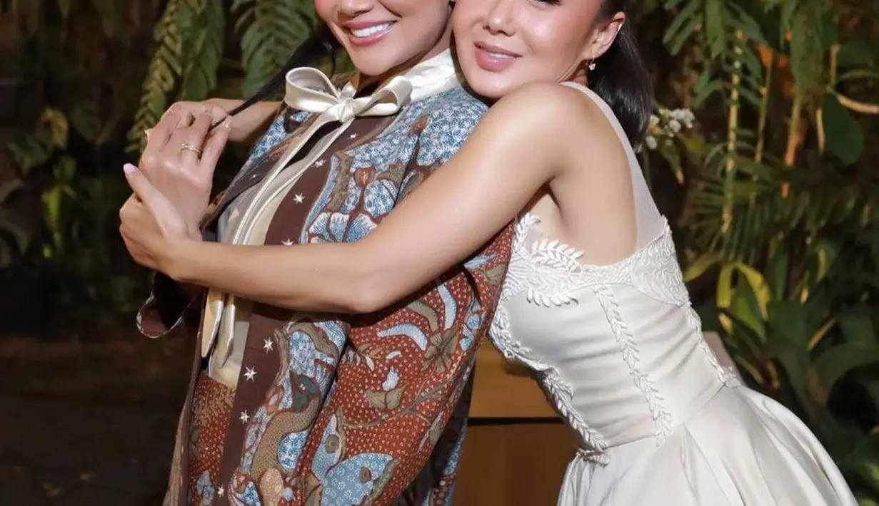 Gaun tersebut menambah kesan anggun yang membuatnya jadi bintang utama dalam acara perayaan ulang tahun.  [@yunishara36]